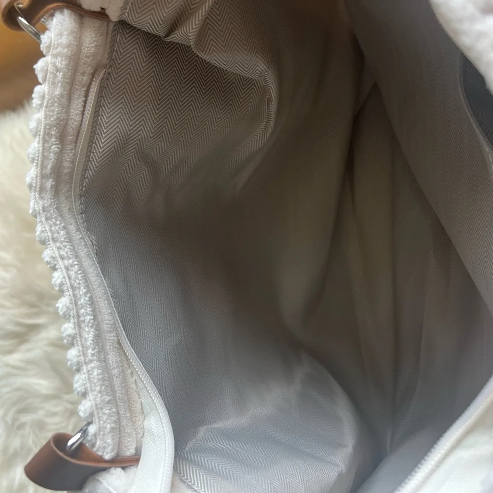 Corduroy Velvet Tote Bag
👜🤍 - Picture 8 of 10